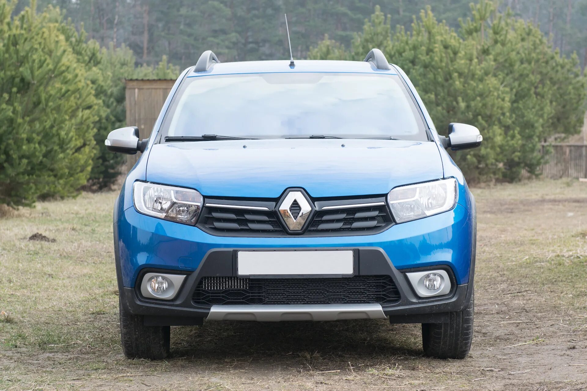 Рено Сандеро степвей. Renault Sandero Stepway 2 бампер. Бампер Рено Логан степвей. Бампер Рено Сандеро степвей 2017. Рено с пробегом пермский край