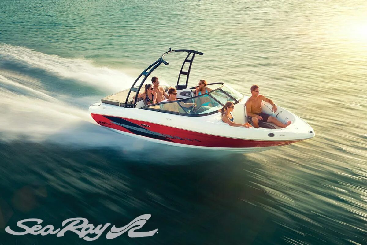 Sea ray 205. Красивая лодка. Лодка на фоне моря. Лодка на берегу моря. Лодка в море.