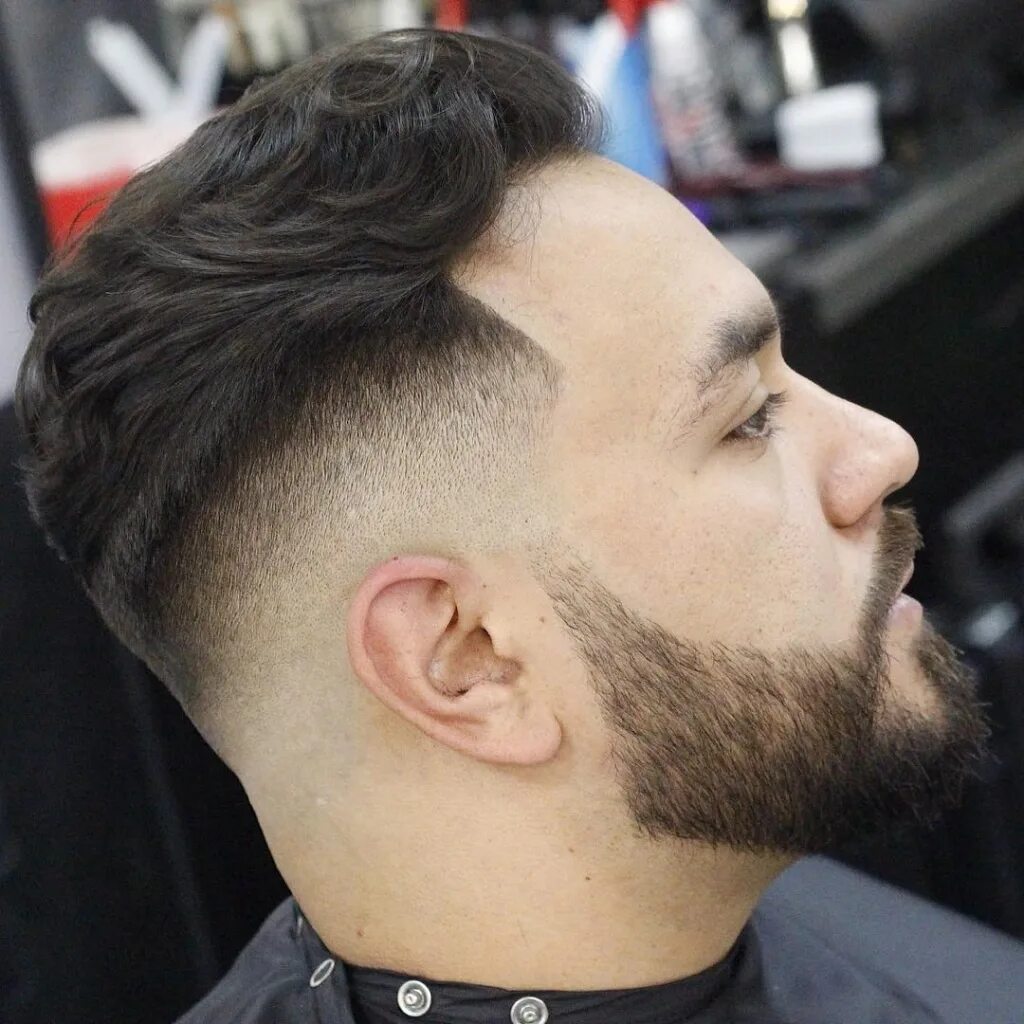 Low taper fade. Taper Fade стрижка. Тыйпеп фейд. Фейд андеркат Лонг. Кроп Тейпер фейд.