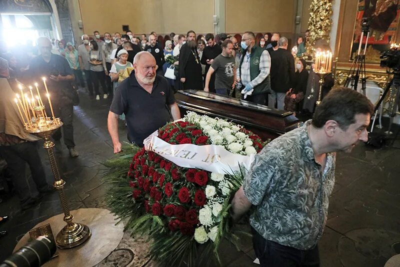 Отпевание Петра Мамонова. Прощание с Петром Мамоновым. Могила Мамонова в Верее. Отпевание прощание