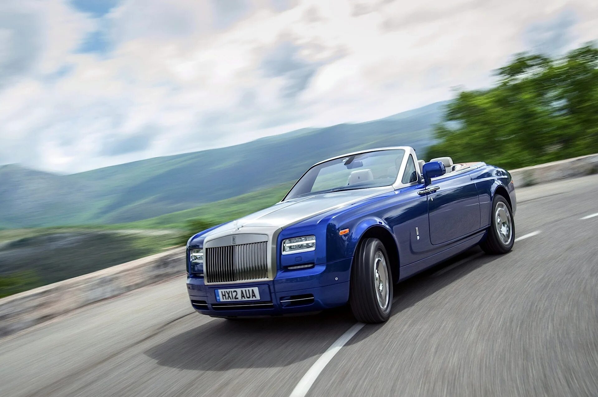 Роллс ройс купе. Rolls Royce Phantom Drophead Coupe. 2012 Rolls-Royce Phantom Drophead Coupe. Rolls-Royce Phantom Drophead Coupe салон. Rolls Royce Phantom 2014.