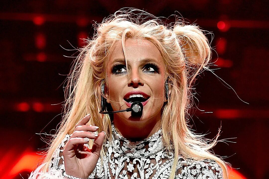 Женщины шоу бизнеса. Britney Spears. Американская певица Бритни Спирс. Бритни Спирс поет. Бритни Спирс поп-вокалисты США.