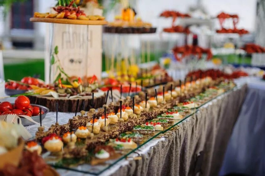 Фуршет. Кейтеринг на мероприятие. Кейтеринг на мероприятие. Посуда для банкета фуршета. Банкет на природе.