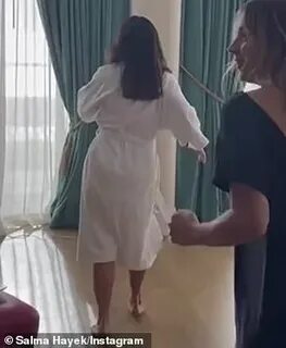Сальма хайек танцует с питоном