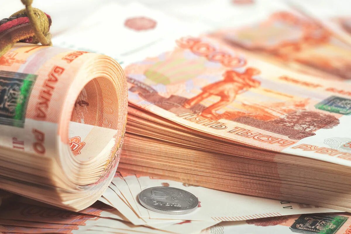 80 млрд рублей. Пятитысячные купюры на рабочий стол. пятитысячные купюры фото на рабочий стол. деньги рубли. миллион рублей.