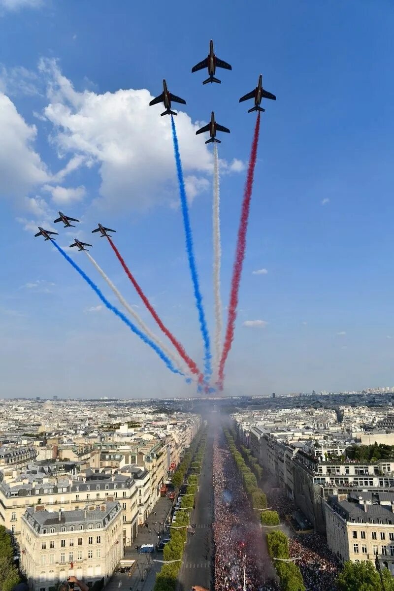 Patrouille de France 2019 Paris Air show. Стрела в небе. Воздушный мир. Стрела в полете. Небо прототип