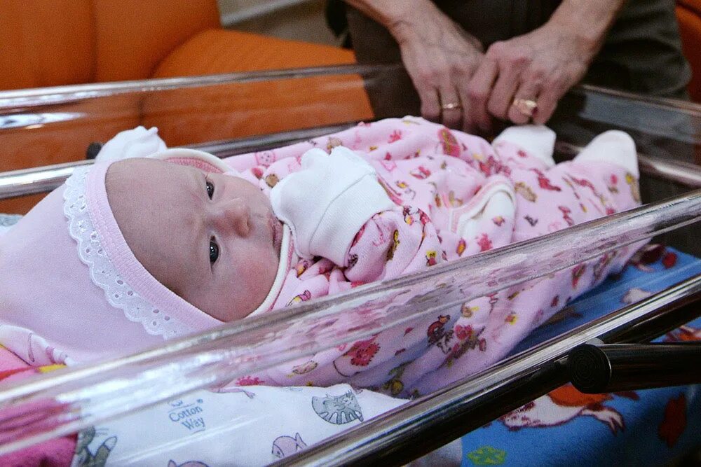 новорожденный в рлддом. новорожденная девочка в роддоме. новорожденная девочка в роддоме. новорожденный ребеночек в роодоие. новорожденный в рлддом.
