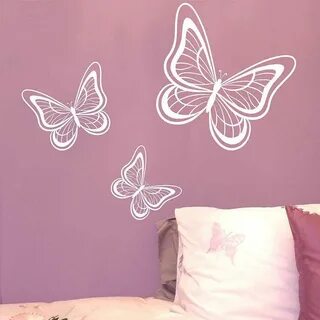 Нарисованные бабочки на стене