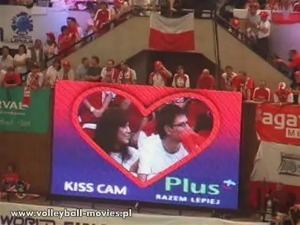 Kiss my camera apk. Kiss the camera gif. яблочный kiss 2007. kiss cam. камера поцелуев.