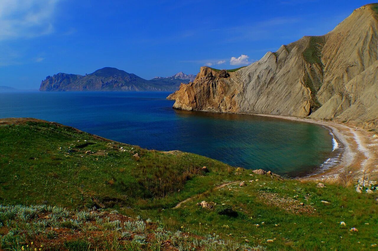 Орджоникидзе вода. Бухта Провато Орджоникидзе. Бухта Провато Крым. Бухта Провато Орджоникидзе пляж. Феодосия бухта Орджоникидзе.