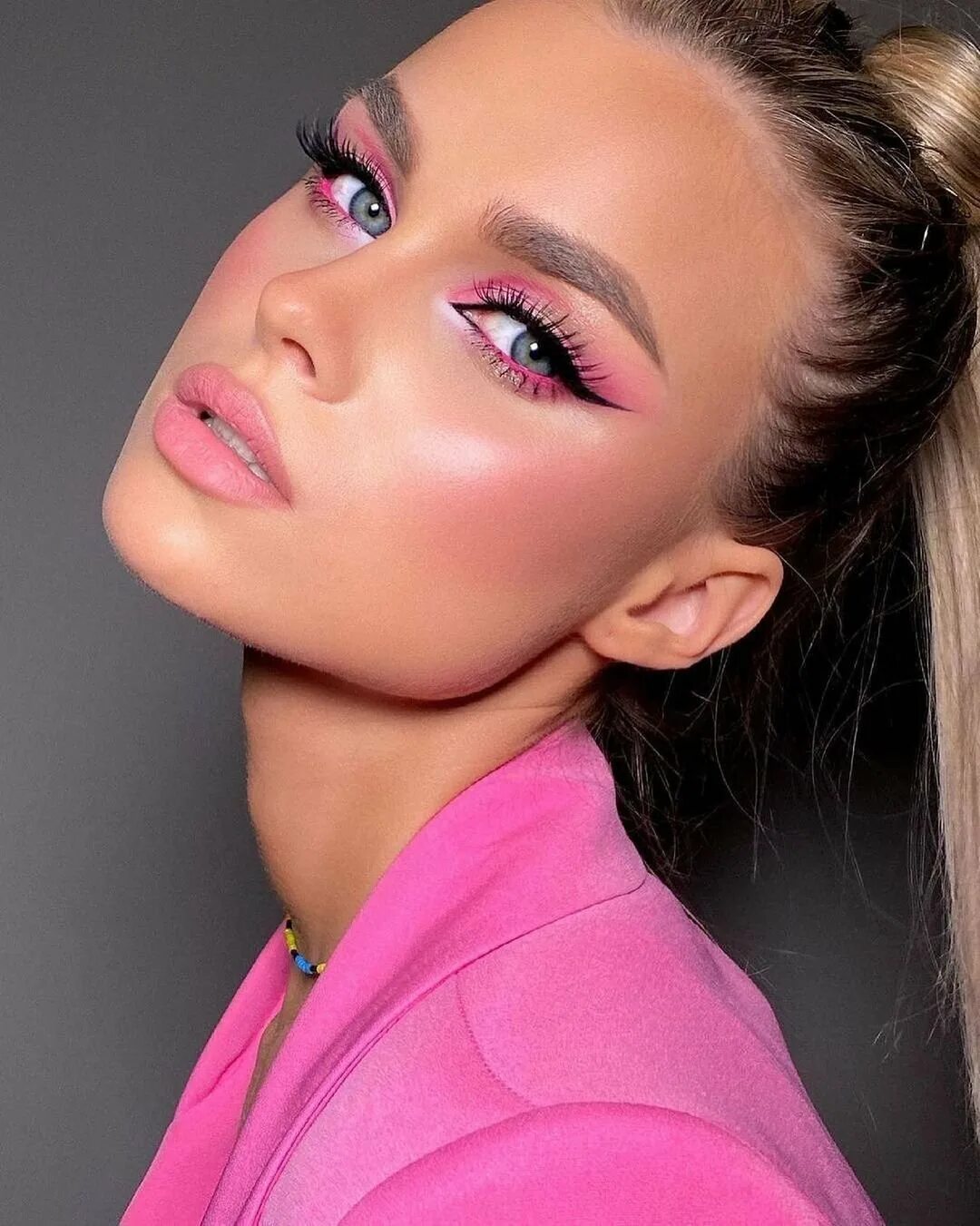 Pink make up