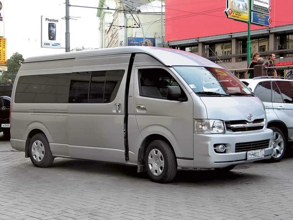 Машина на 10 мест. Toyota hiace 2011. микроавтобус тойота хайс 2011. тойота хайс 2011 года. микроавтобус toyota hiace 12 мест.