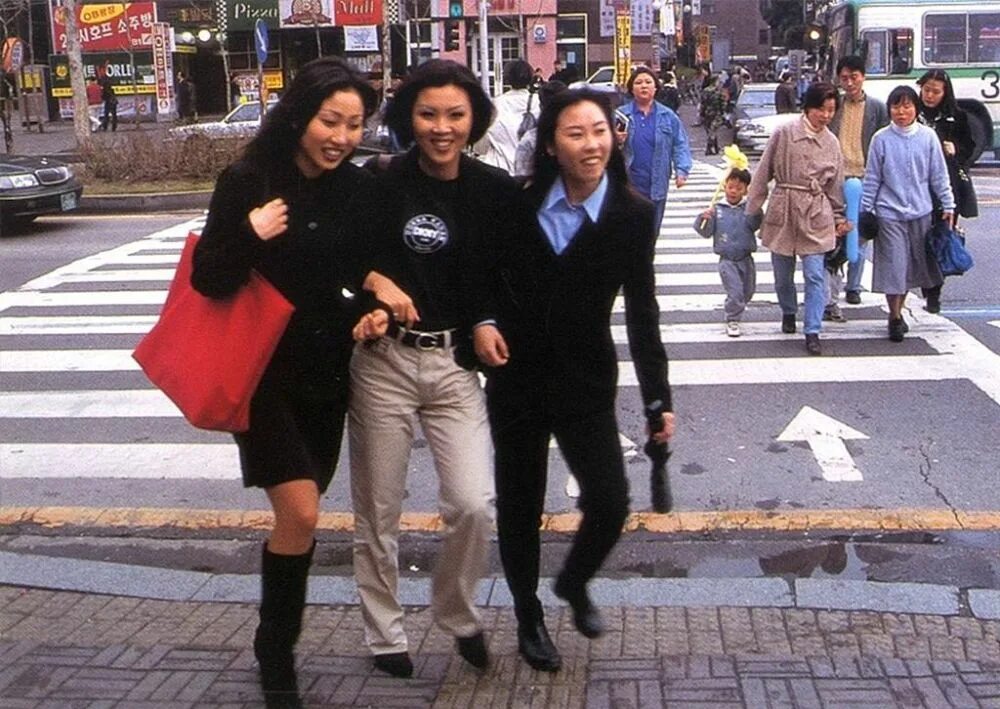 Направление в японской моде 1990. Южная Корея 90х. Корея в 90-е. Южная Корея 2000-е. Мода 1990х в Токио.