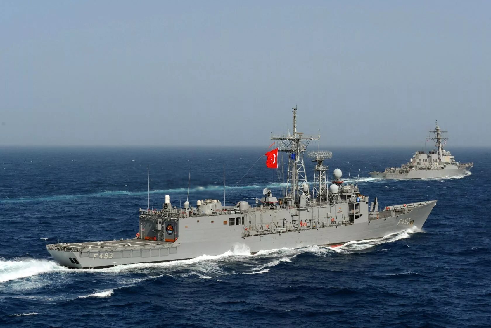 Пролив босфор. Флот вмс турции. Флот вмс турции. Корабль вмс украины славутич 1999. Пролив босфор турция.