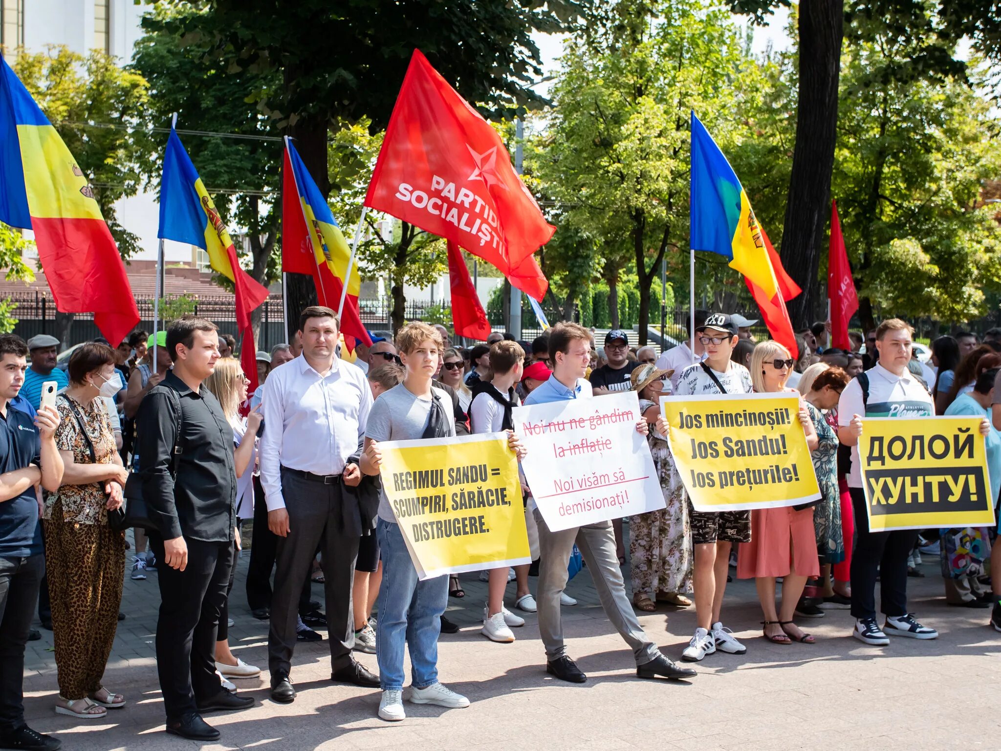 Митинг. Митинг против. Протесты в Молдове. Митинги по Молдавии. Выступающие против свободы