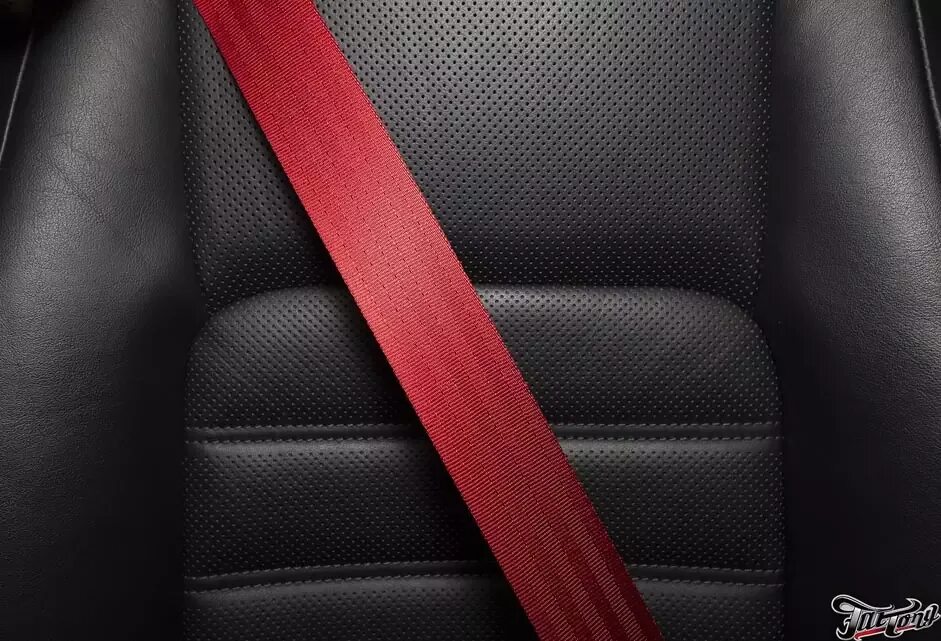 Красные ремни безопасности. Ремень безопасности Mitsubishi Eclipse. Ремни безопасности красные TRD. Красные ремни безопасности на Пассат б6. Красные ремни безопасности на ВАЗ 2108.