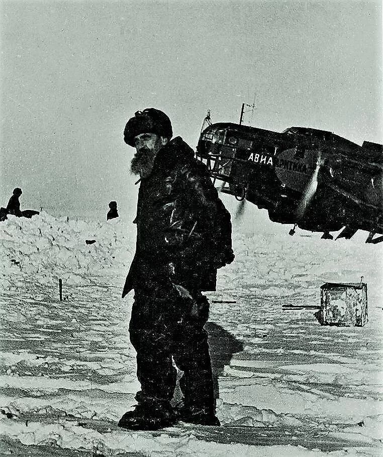 North pole 1. Северный полюс 1 станция дрейфующая первая Папанин. Папанин Экспедиция на Северный полюс. Станция Северный полюс 1937.