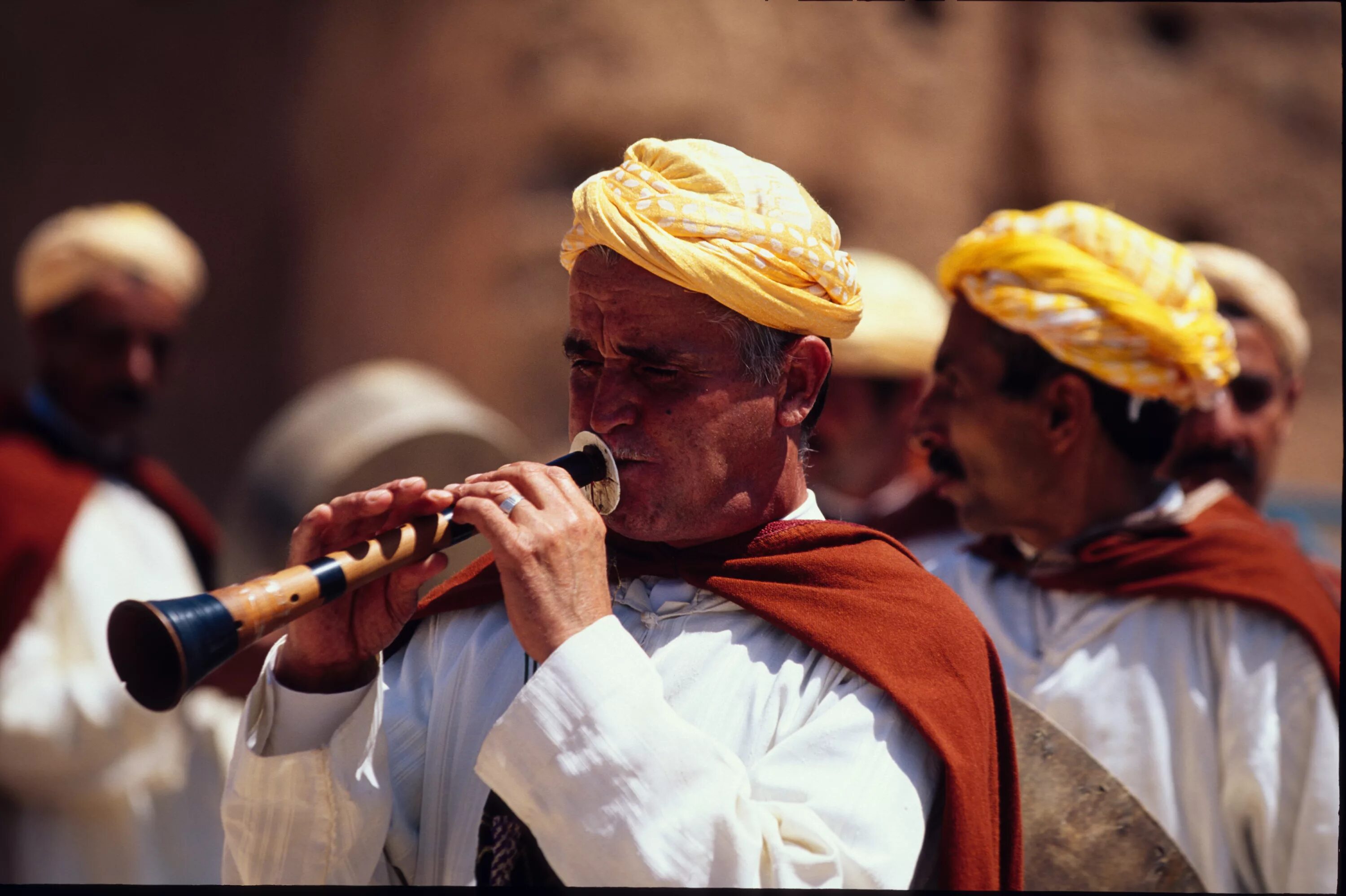 марокко жители марокканцы. марокканские обычаи. марокканские музыканты. марокканские инструменты музыкальные. марокко фестиваль.