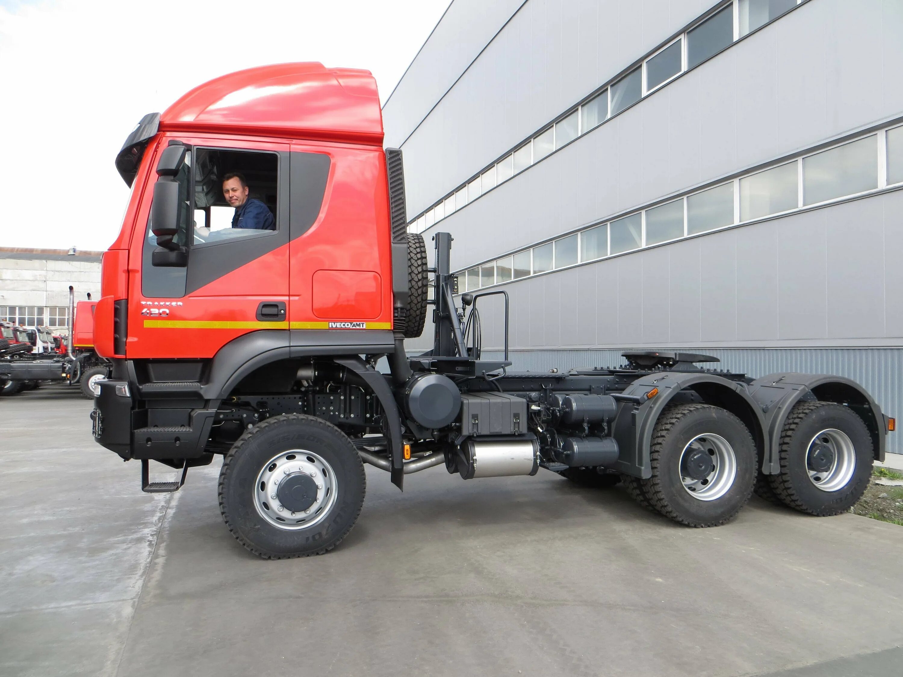 Тягач Ивеко Траккер АМТ 633910. Ивеко-АМТ 633910 6х6. Ивеко 633910. Iveco AMT 6x6. Седельные тягачи 6х4 купить в россии