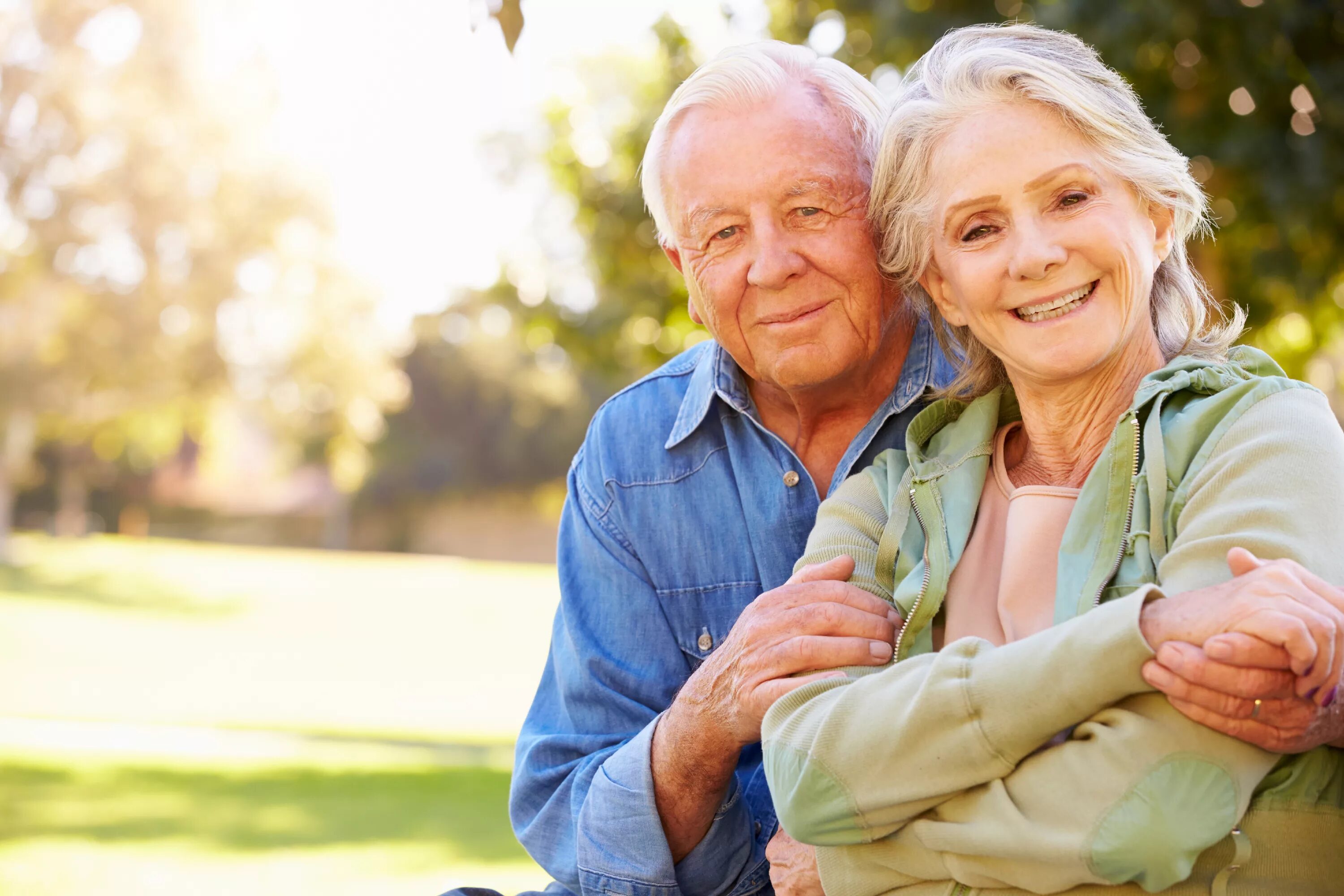 Пожилые люди. Счастливые пенсионеры. Пожилая пара. Счастливые пожилые люди. Elder older wordwall