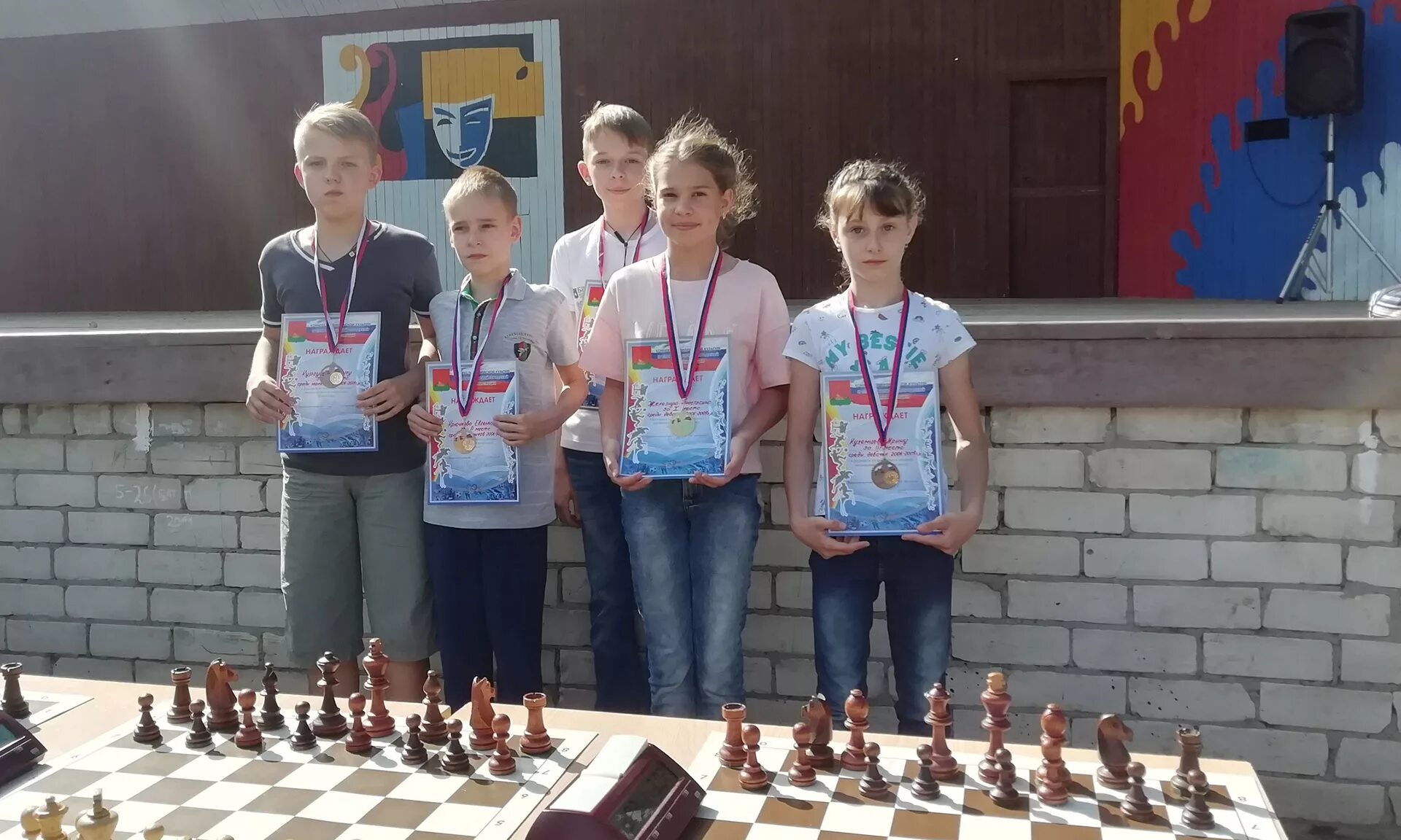 белая ладья брянск. десна шахматы брянск бежица ростовская 27. брянск шахматы турнир. школьный шахматный турнир. шахматы среди сотрудников.