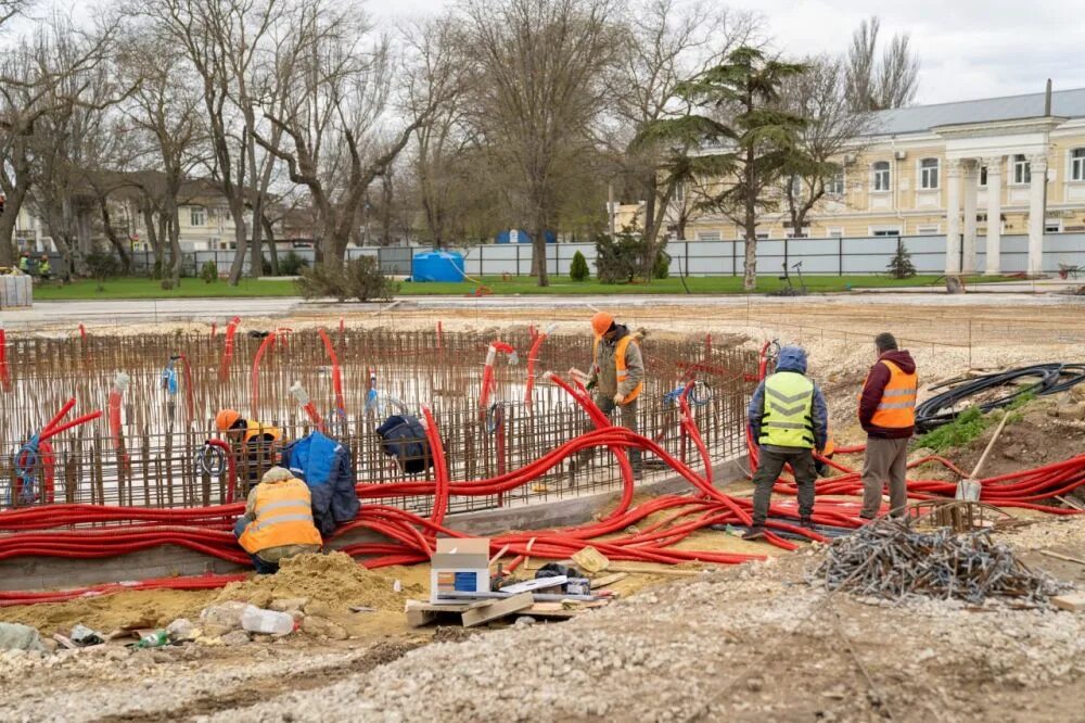 В евпатории открыли набережную терешковой. Реконструкция набережной Терешковой в Евпатории. Набережная Терешковой Евпатория. Реконструкция событий. Набережная Евпатории реконструкция.