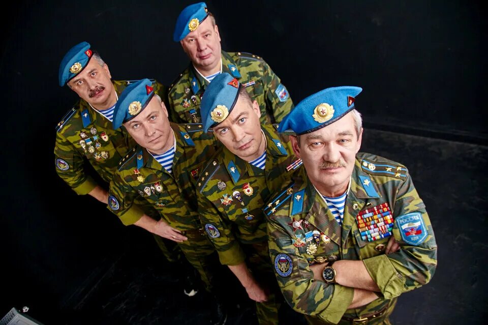 Руководитель группы голубые береты. Группа голубые береты концерт. Голубые береты концерт 2023. Берет «вдв». Голубые береты концерт в екатеринбурге 2024.