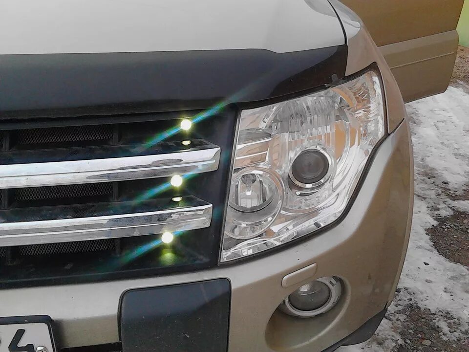 Дхо 4. Ходовые огни паджеро 4. pajero 4 дхо. дневные ходовые огни митсубиси паджеро 4. диодные дхо паджеро 4.