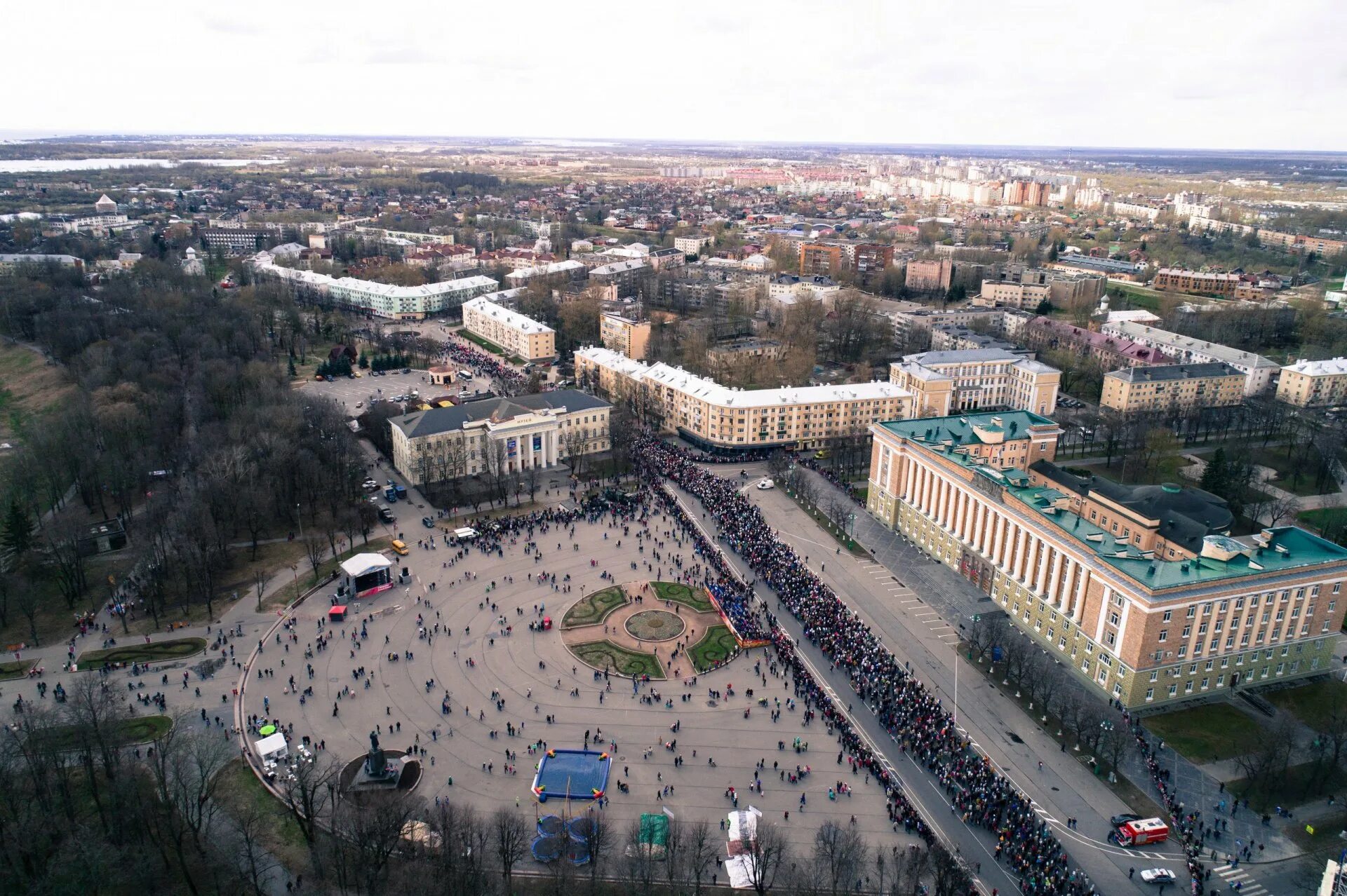 Население великого новгорода 2024. Великий Новгород площадь. Великий Новгород центр города. Великий Новгород население. Великий Новгород площадь города.