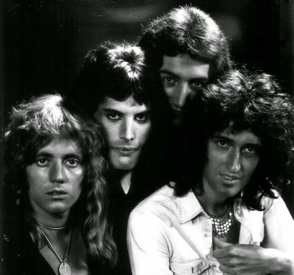 Queen 1974. Группа квин 1970. queen band 1974. группа queen 70s. группа куин 70.
