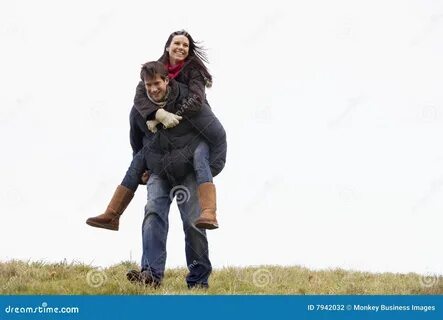 Несет она не