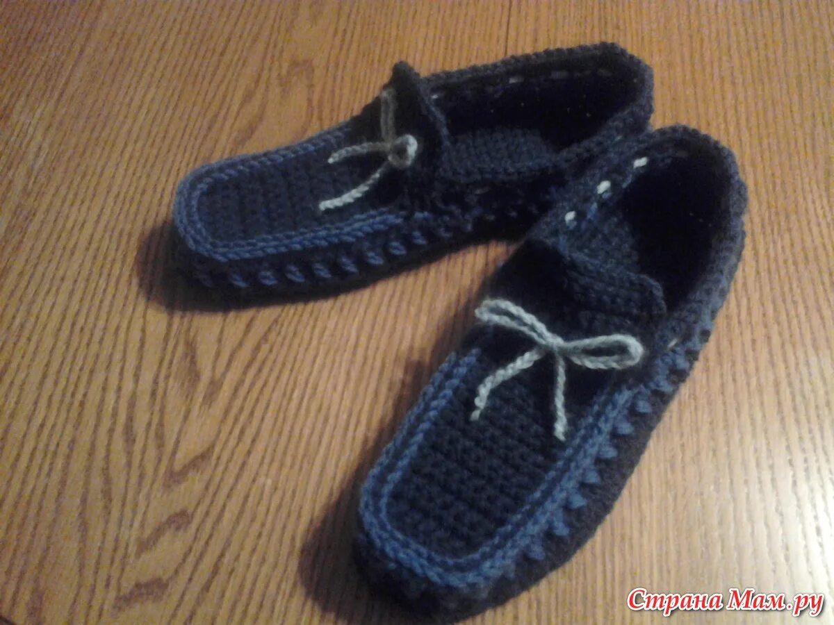 вязаные следочки мокасины. тапочки мокасины на двух спицах. вязаные тапочки спицами. вязаные тапки для мужчин. следки мокасины спицами.