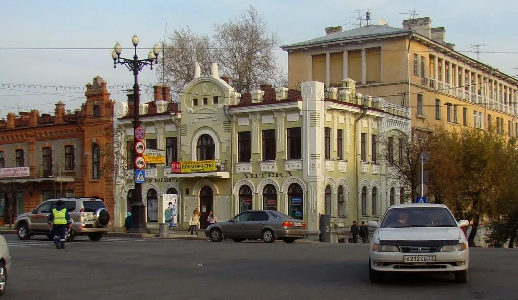 Городской сайт хабаровска. Г Хабаровск прогулка по улицам. Пушки у Хабаровского краеведческого музея. Прогулять по Хабаровску. Хабнет Хабаровск.