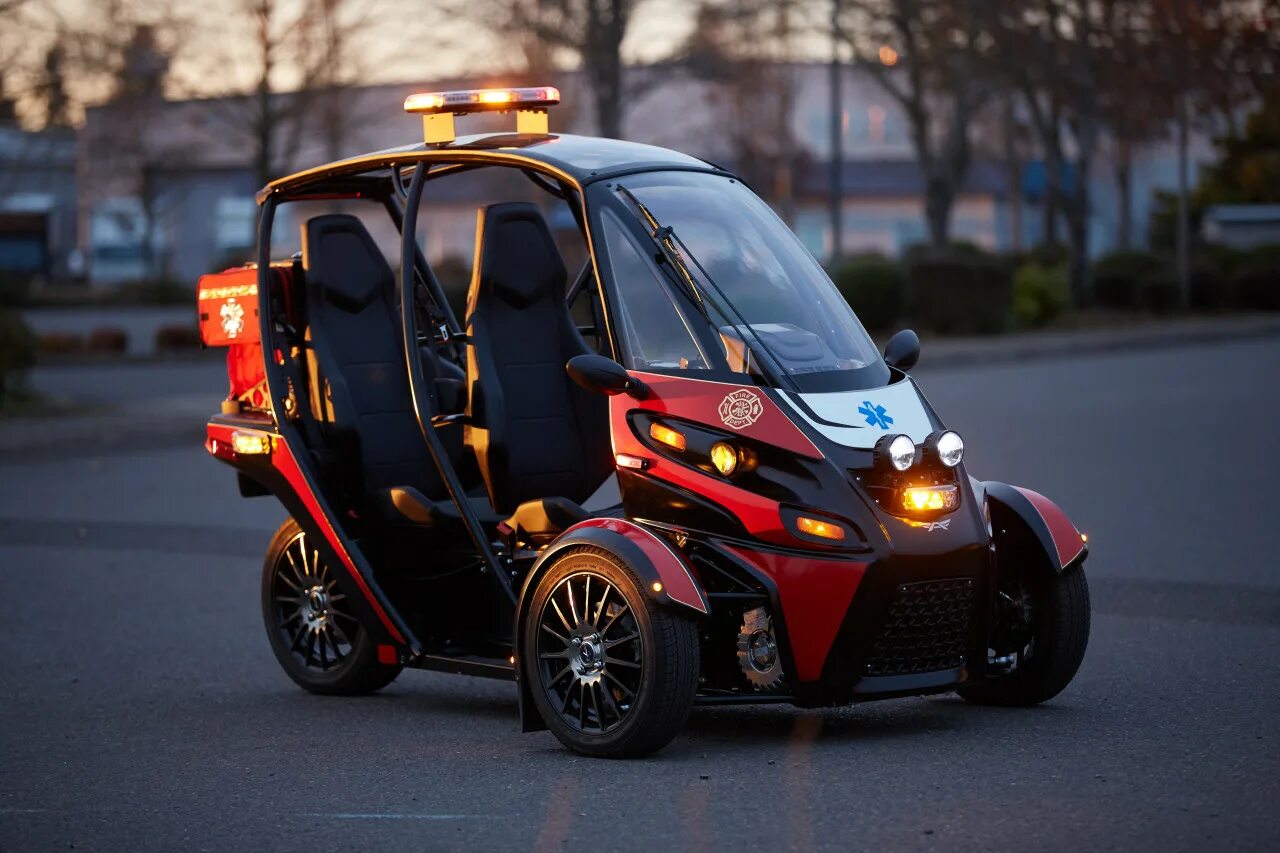 Электромобиль. Электрический трайк Arcimoto. Электрокар электромобиль. Трехколесный электро автомобиль Tilter. Электро Бинго электромобиль.