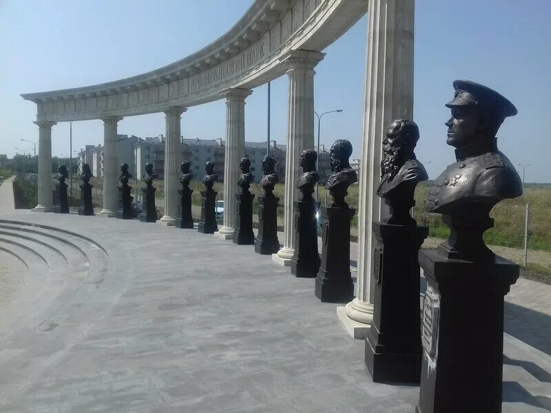 Памятники михайловска. Адмиральский парк Михайловск. Парк Адмирал Михайловск. Парк Михайловск Ставропольский край. Адмиральский парк Михайловск Ставропольский край.