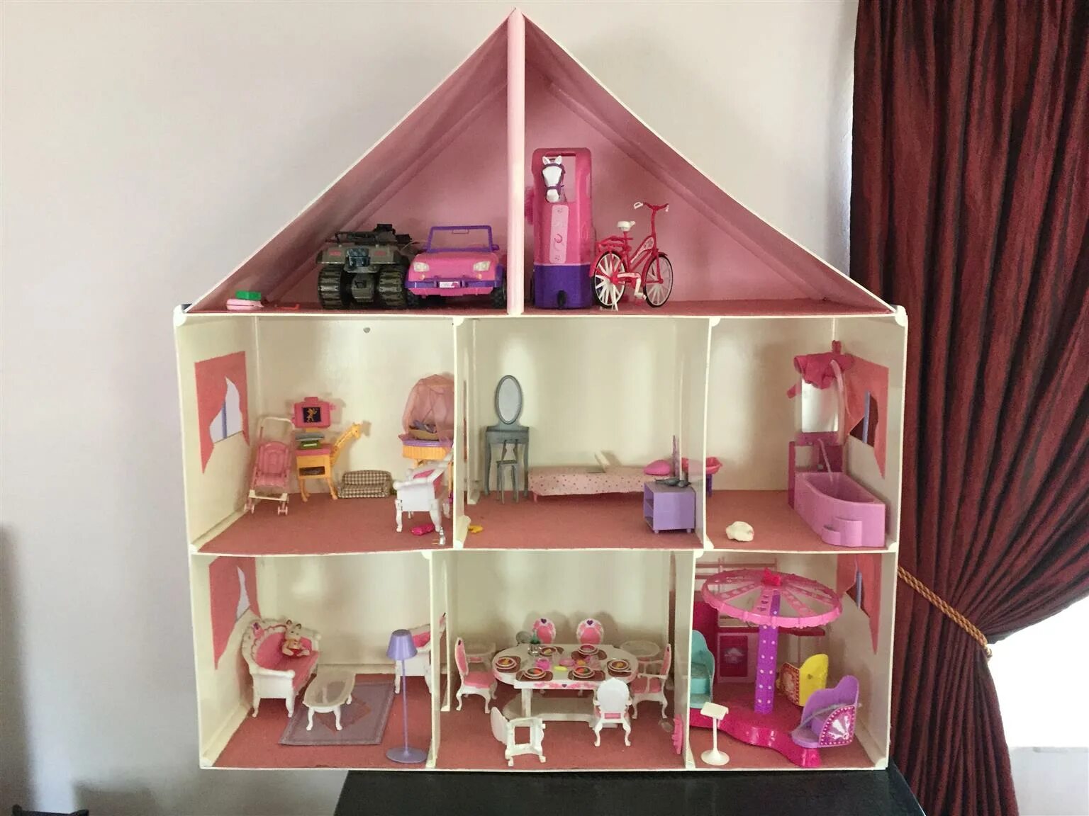 кукольный домик из коробки. как сделать домик для барби. домик из картонной коробки для кукол. самодельный кукольный домик для барби. как сделать домик для барби.