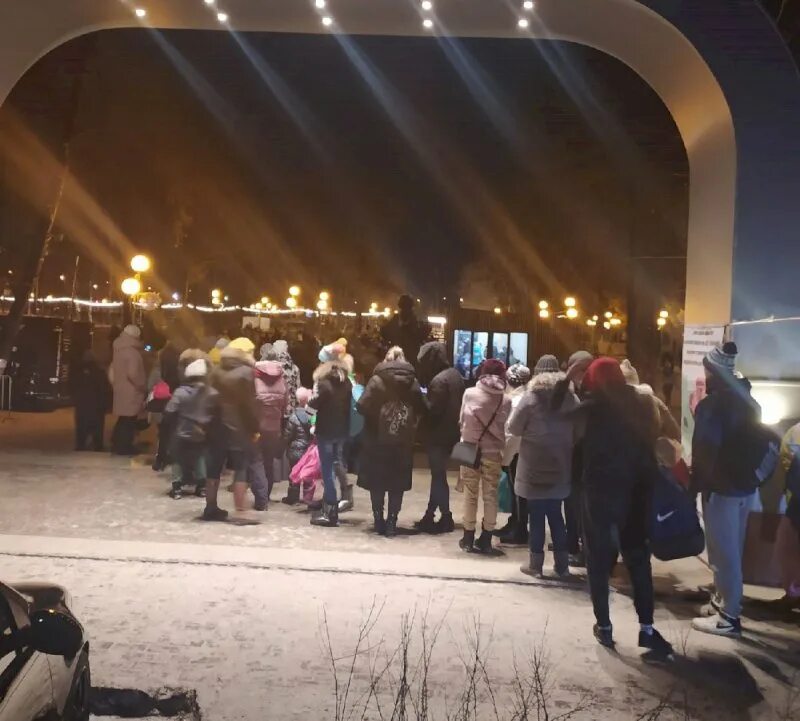 Парк терешковой лавочки зимой. Каток терешковой челябинск фото. Открытый каток челябинск терешковой. Каток терешковой расписание 2024. Парк терешковой в челябинске каток.