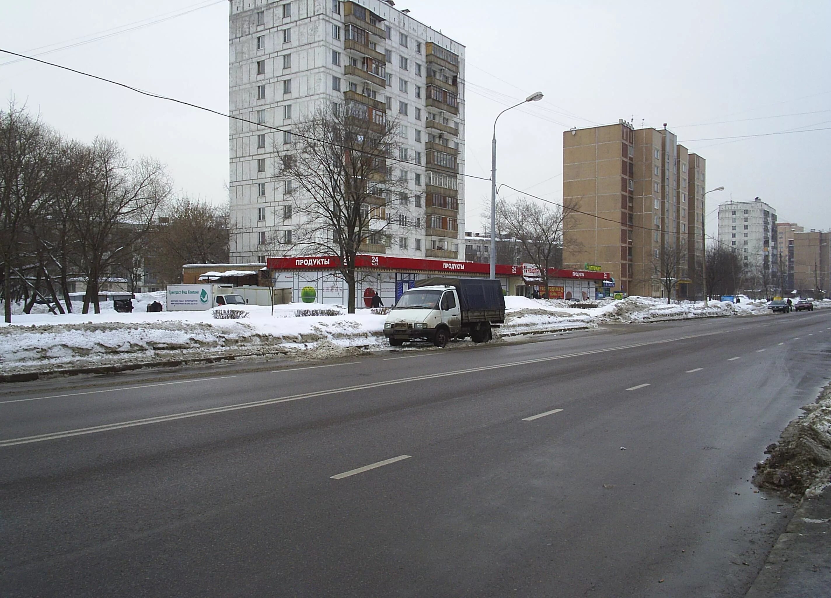 Зеленый сквер новогиреево. Хим пруд в перово. Южное перово. Южное измайлово. Южное измайлово улицы.