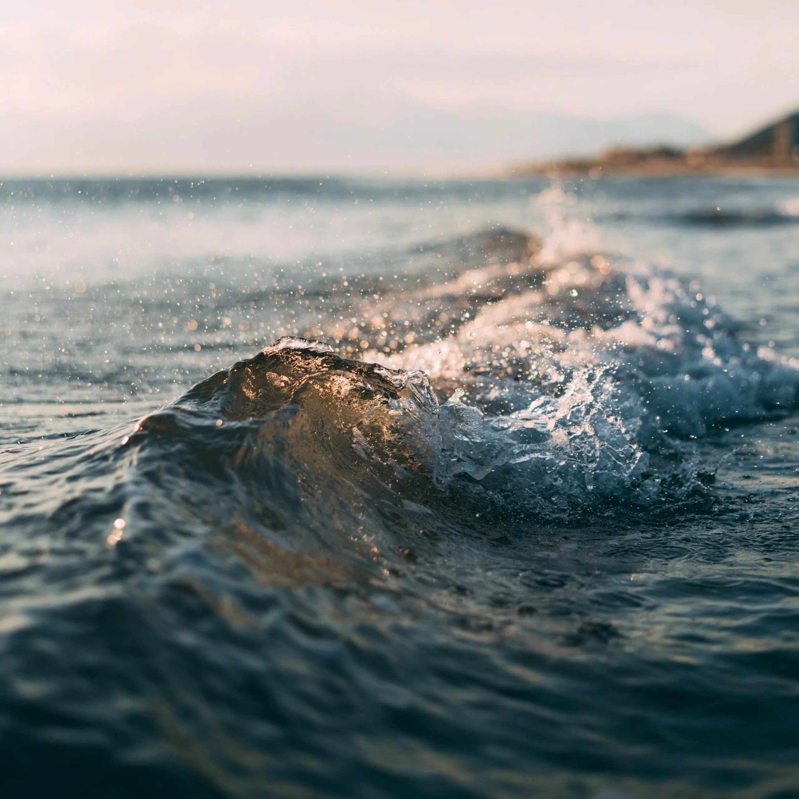 Чувствовать запах моря. Море, волны. Волны у берега. На все вопросы ответит время. Запах моря Эстетика.