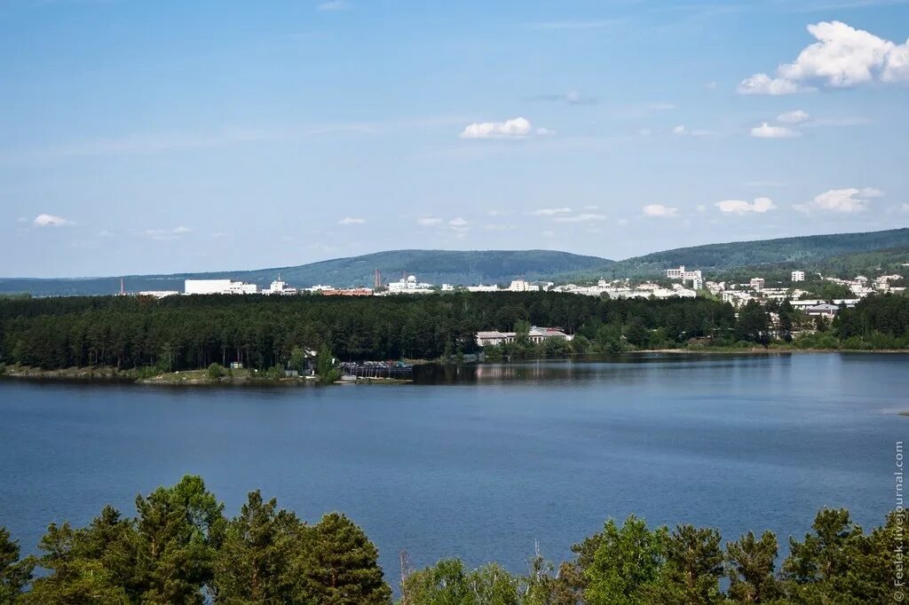 Железногорск красн край. Озеро Железногорск Красноярского края. Городское озеро Железногорск Красноярский край. Город Железногорск Красноярского края озеро. Зато Железногорск Красноярского края озеро.