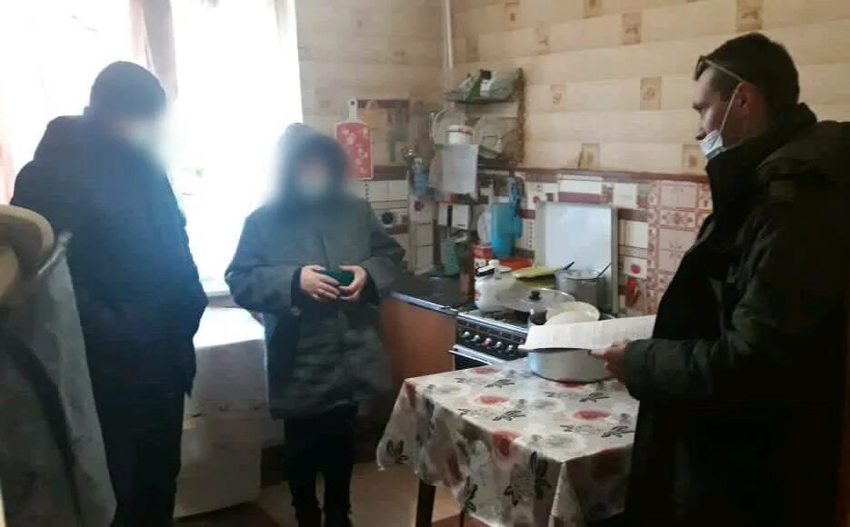 Подростки спасли девушку от мужа с ножом