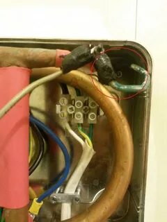 Почему проволока нагревается