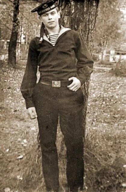 На побывку молодой моряк скляр. На побывку молодой моряк скляр. На побывку едет молодой моряк текст. На побывку едет молодой моряк текст. На побывку едет молодой моряк слова.