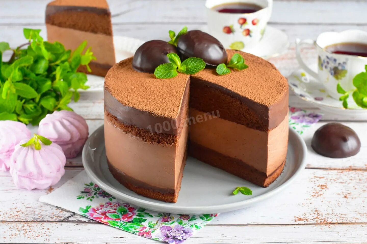 1000 menu торт. Торт с муссом и бисквитом. шоколадный торт с грушей и карамелью. бисквит ярче. бисквит из ярче на.