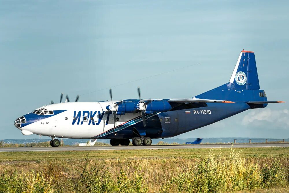 Ан 72. Ан12 с касаткой. Ролирррнан9ан9а. Самолёт ан-225 мрия россии. Ан 24 алроса.