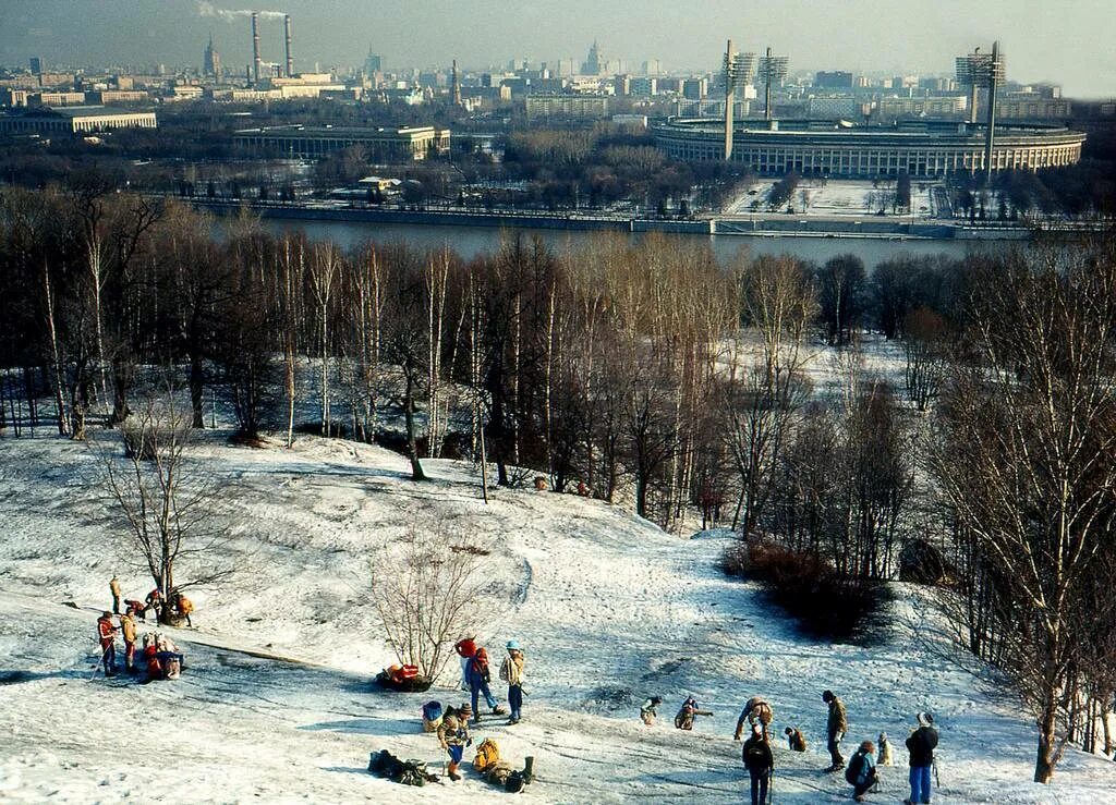 Горнолыжный склон воробьевы. Воробьевы горы горнолыжный склон. москва воробьевы горы. воробьёвы горы москва зима 2025г. воробьевы горы 2000 год.
