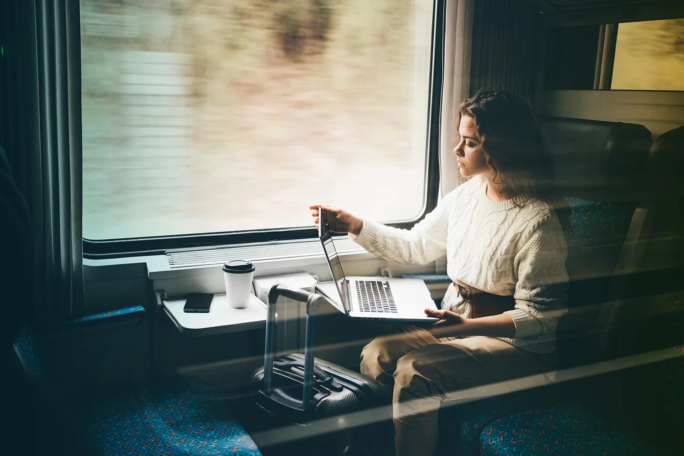 Проводник поезда. Человек который работает в поезде. Человек который работает в поезде. Человек который работает в поезде. Человек который работает в поезде.