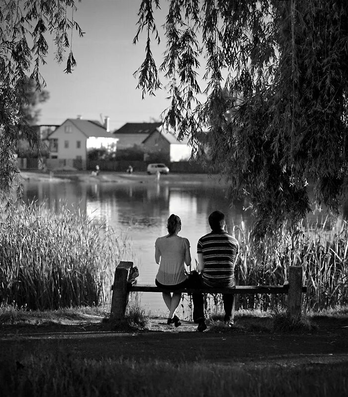 Страстная деревня. Романтика в деревне. Романтика деревенской жизни. Влюбленные в деревне. Парень и девушка в деревне.