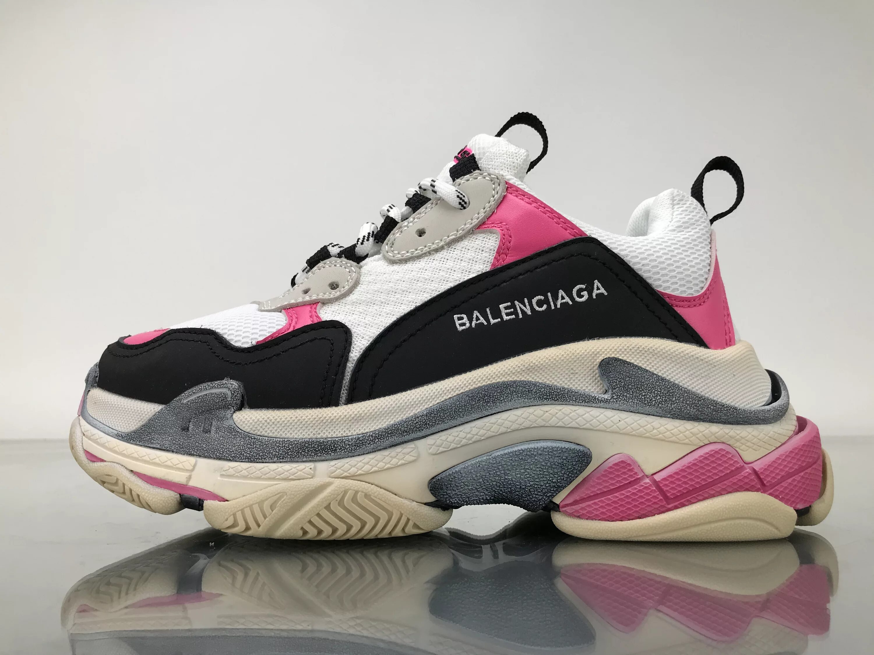 Баленсиага это. Баленсиага triple s. balenciaga triple. баленсиага 3. баленсиага sss.