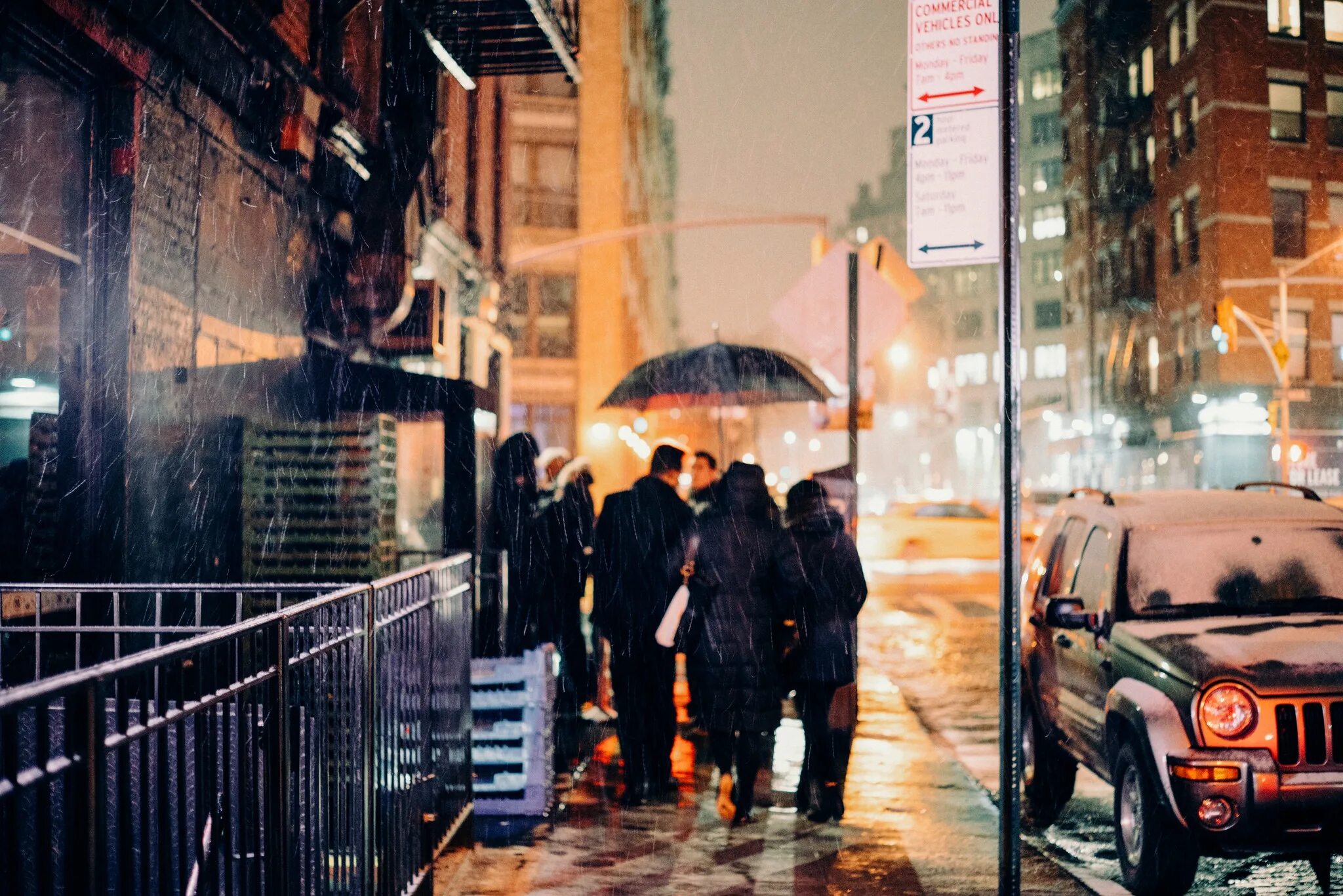 Street City people. Night City walk. Night people фото. Night City people.